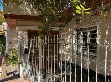 Casa de 6 ambientes, Neuquén · Casa en Alquiler – Barrio Villa Farrell