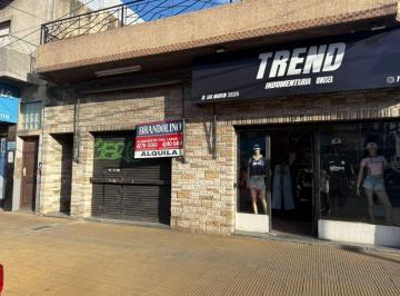 Local comercial de 3 ambientes, Lanús · Dos Locales Al Frente con Casa Al Fondo