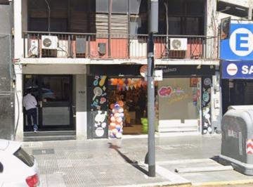 Local comercial , San Nicolás · Excelente Local Comercial de 200 m² en Alquiler en Corrientes Al 600