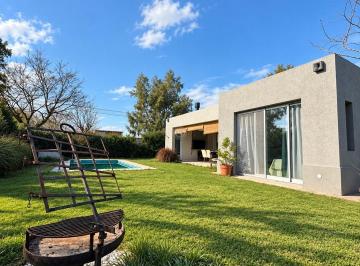 Casa · 200m² · 4 Ambientes · 2 Cocheras · Casa en Venta en Santa Emilia, Pilar del Este, Pilar