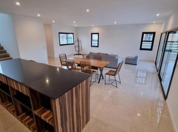 Casa · 256m² · 5 Ambientes · 4 Cocheras · Casa en Venta en Puertos, Escobar, G. B. a. Zona Norte