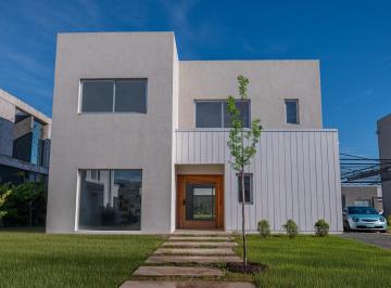 Casa · 260m² · 5 Ambientes · 1 Cochera · Casa en Venta en Carpinchos, Nordelta, Tigre