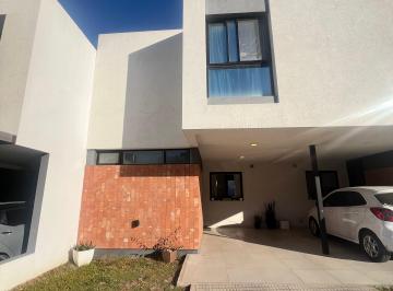 Casa de 4 ambientes, Córdoba · Dúplex Como Nuevo en Miradores de Manantiales | 3 Dorm. | Suite y Vestidor | Patio con Asador