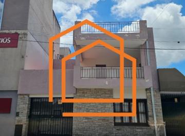 Casa · 178m² · 7 Ambientes · 1 Cochera · Casa en Capital