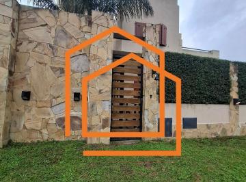 Casa · 225m² · 7 Ambientes · 1 Cochera · Casa en San Luis