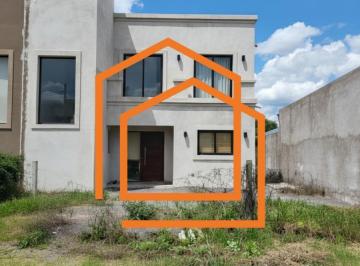 Casa · 400m² · 4 Ambientes · 2 Cocheras · Casa en Los Robles
