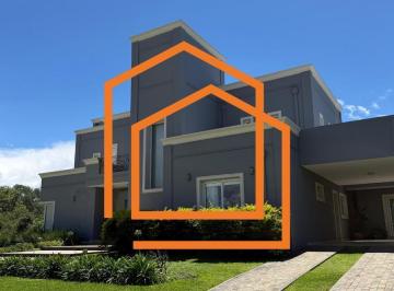 Casa · 360m² · 12 Ambientes · 4 Cocheras · Casa en El Tipal / Salta