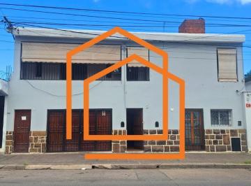 PH · 80m² · 6 Ambientes · PH en Capital