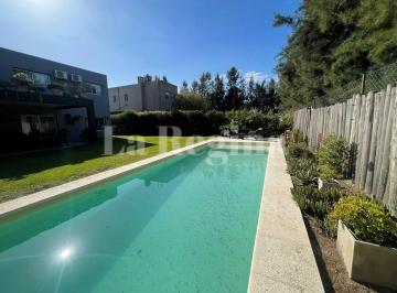 Casa · 208m² · 7 Ambientes · 1 Cochera · Casa en Venta en Los Lagos, Nordelta, Tigre