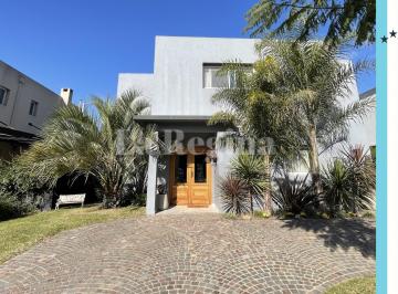 Casa · 208m² · 7 Ambientes · 1 Cochera · Casa en Venta en Los Lagos, Nordelta, Tigre