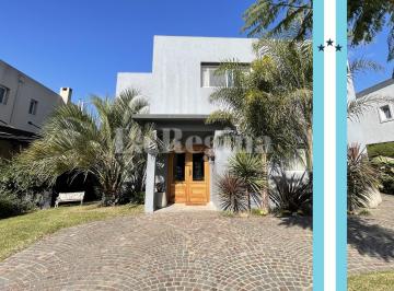 Casa · 208m² · 7 Ambientes · 1 Cochera · Casa en Venta en Los Lagos, Nordelta, Tigre