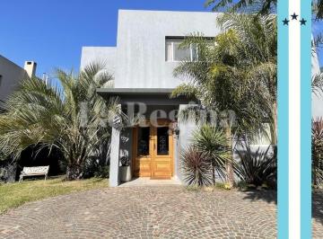 Casa · 208m² · 7 Ambientes · 1 Cochera · Casa en Venta en Los Lagos, Nordelta, Tigre