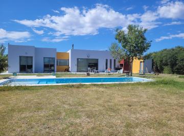 Casa · 170m² · 4 Ambientes · 2 Cocheras · Casa en Arana