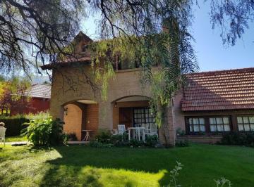 Casa · 150m² · 4 Ambientes · 1 Cochera · Exclusiva Propiedad en El Country Club Chumamaya