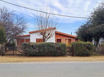 Casa · 102m² · 4 Ambientes · Ubicada en Pleno Centro de Villa de Merlo