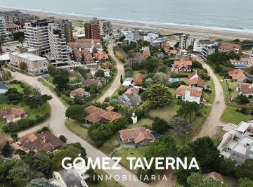 Casa · 100m² · 5 Ambientes · 1 Cochera · Casa en Venta Sur Playa