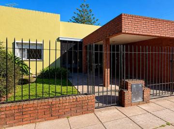 Casa · 100m² · 3 Ambientes · 1 Cochera · Casa 3 Ambientes con Cochera, Galeria y Gran Parque en Venta - Apta Credito