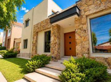 Casa · 288m² · 7 Ambientes · Venta Casa B° Dalvian Ciudad Mendoza