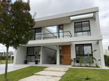 Casa · 225m² · 7 Ambientes · Casa Chalet en Venta en Carpinchos, Nordelta, Tigre