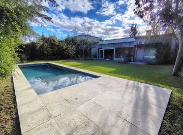 Casa · 200m² · 5 Ambientes · 3 Cocheras · Casa en San Francisco Villanueva