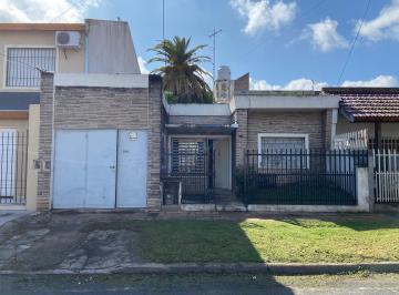 Casa · 149m² · 2 Dormitorios · 1 Cochera · México 6484, Entre Roma E Islas Malvinas, Isidro Casanova