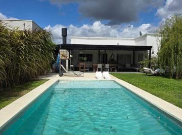 Casa · 125m² · 4 Ambientes · 6 Cocheras · Casa en Alquiler en San Gabriel, Villanueva, Tigre