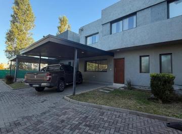 Casa · 187m² · 5 Ambientes · 2 Cocheras · Duplex en Venta 3 Dorm. en Las Moras - Valle Escondido
