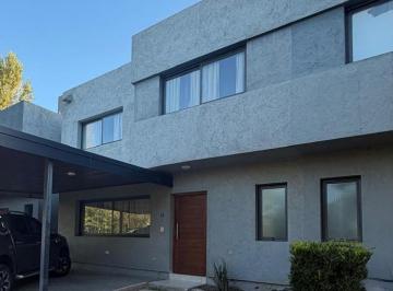 Casa · 187m² · 5 Ambientes · 2 Cocheras · Duplex en Venta 3 Dorm. en Las Moras - Valle Escondido