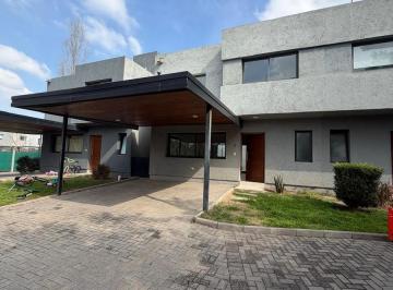 Casa · 187m² · 5 Ambientes · 2 Cocheras · Duplex en Venta 3 Dorm. en Las Moras - Valle Escondido