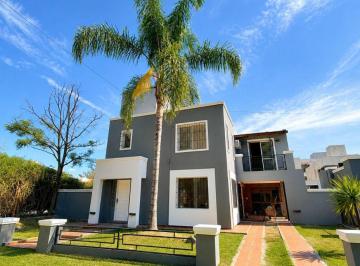 Casa de 6 ambientes, Córdoba · Dúplex en Barrio Cerrado