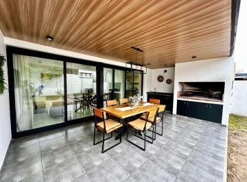 Casa · 148m² · 5 Ambientes · 2 Cocheras · Venta Casa Docta 4 Dormi, 1 en Planta Baja