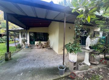 Casa · 1000m² · 6 Ambientes · 10 Cocheras · Venta Dos Casas en Terreno de 1000 m² Arbolado Asfalto Escobar Centro Dueño Financia