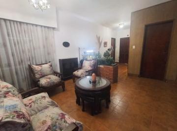 Casa · 140m² · 4 Ambientes · 1 Cochera · Oportunidad Venta Casa 4 Amb. con Garaje y Jardin