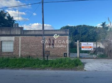 Casa de 3 ambientes, Berazategui · Casa 3 Ambientes con Parque en Venta - Berazategui