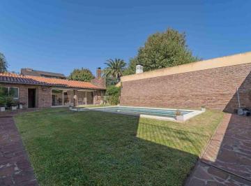 Casa · 298m² · 5 Ambientes · 3 Cocheras · Venta Casa 5 Ambientes Martinez Quincho y Pileta
