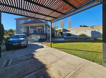 Casa · 253m² · 4 Dormitorios · 2 Cocheras · Ñancu 270