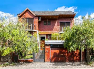 Casa · 200m² · 5 Ambientes · Casa en Venta - 4 Dorm. 3 Baños - City Bell