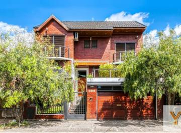 Casa · 200m² · 5 Ambientes · Casa en Venta - 4 Dorm. 3 Baños - City Bell