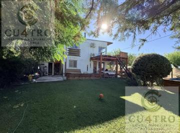 Casa · 143m² · 1 Dormitorio · 1 Cochera · Casa en Venta en Lago Pellegrini - Cinco Saltos