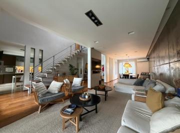 Casa · 220m² · 6 Ambientes · Espectacular Propiedad - 6 Ambientes - Barrio Parque V. m