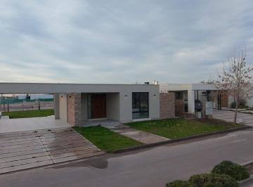 Casa · 170m² · 3 Dormitorios · 2 Cocheras · Casa en Venta