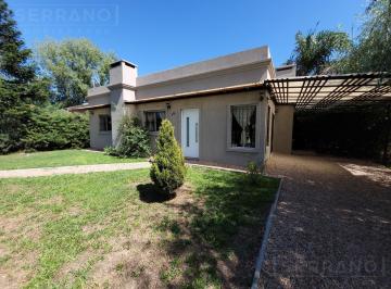Casa · 80m² · 3 Ambientes · 4 Cocheras · Venta Casa 3 Amb con Pileta en Parque Exaltación, Exaltación de La Cruz