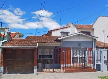 Casa · 146m² · 5 Ambientes · Chalet de 5 Ambientes en Olivos Golf, Para Actualizar