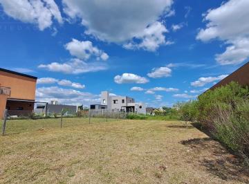 Terreno · 301m² · Venta Lote 301 m² Todos Los Servicios Lomadas de Capilla, Exaltacion de La Cruz