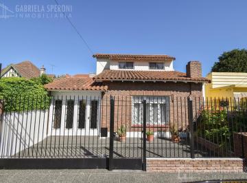 Casa · 186m² · 4 Ambientes · 2 Cocheras · Casa 4 Ambientes Venta Temperley