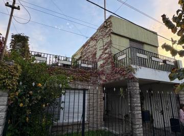 Casa · 129m² · 4 Ambientes · 1 Cochera · Casa Venta de Tres Dorm., Tolosa, La Plata