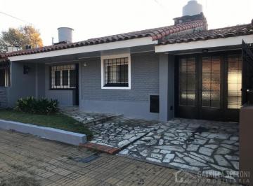 Casa · 110m² · 3 Ambientes · 2 Cocheras · Chalet 3 Ambientes Venta Banfield