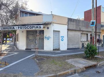 Casa · 118m² · 4 Ambientes · 1 Cochera · Casa con Local en Venta