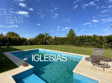 Casa · 216m² · 5 Ambientes · 3 Cocheras · Casa en Alquiler en San Isidro Labrador, Villanueva