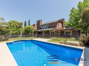 Casa · 240m² · 5 Ambientes · 1 Cochera · Casa a La Venta en Country Banco Provincia Francisco Alvarez Moreno 100